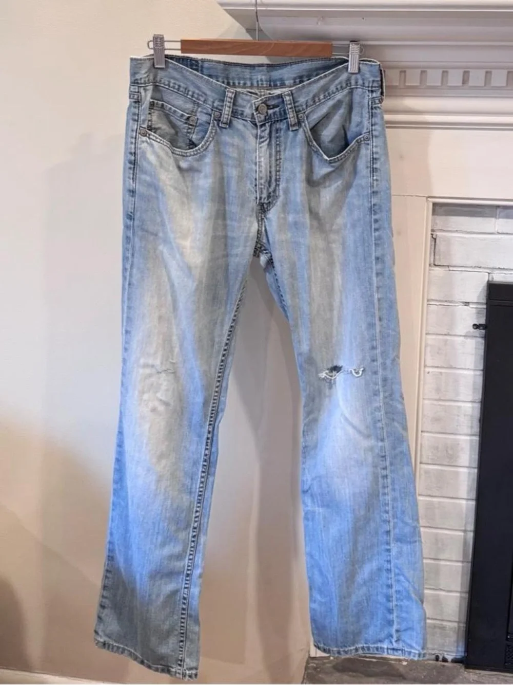 Levi’s 559 Distressed Light Wash Relaxed Straight Jeans 31x32
